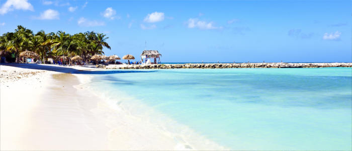 Azurblaues Meer vor Aruba