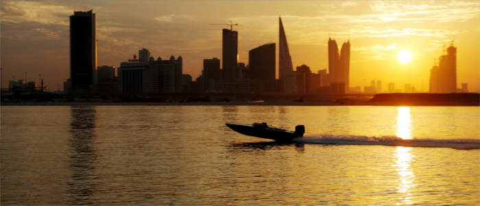 Mit dem Speedboot vor Bahrain