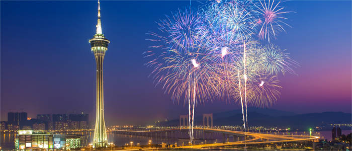 Macao bei Nacht und Feuerwerk