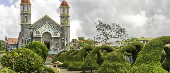 Kirchen und Parkanlagen in Costa Rica