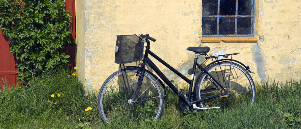 Fahrrad an Hauswand