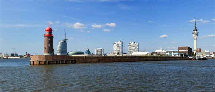 Bremerhaven mit historischem Leuchtturm
