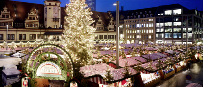 Weihnachtsmarkt auf dem Markt in Leipzig