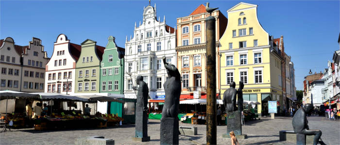 Rostocker Markt mit historischen Häusern