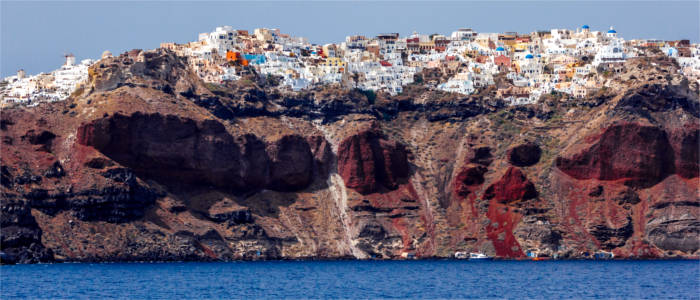 Eine typische Stadtansicht auf Santorini