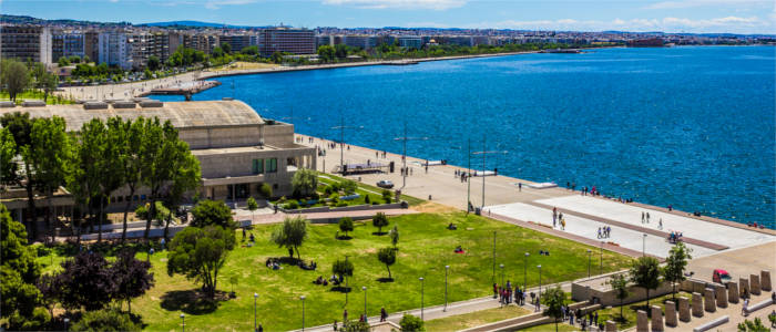 Die Uferpromenade lädt zum Spazieren ein