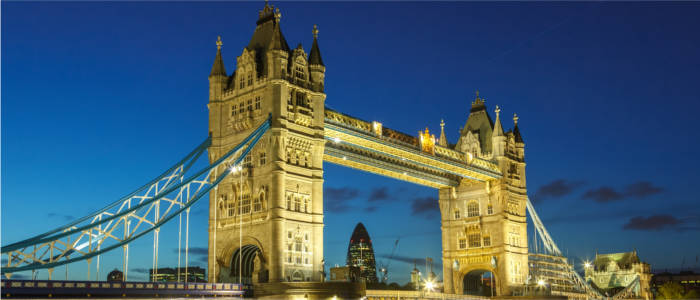 Die Tower Bridge bei Nacht