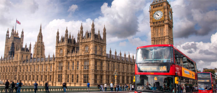 Roter Bus in London mit Big Ben