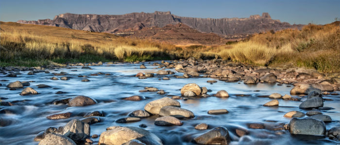 Drakensberge, am Fluss in Lesotho