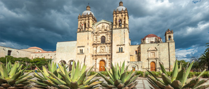 Typische Kolonialbauten in Mexiko - Kirche Santo Domingo