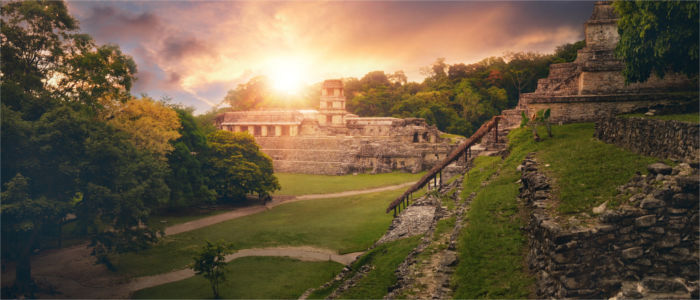 Mexikanische Tempelanlagen der Maya