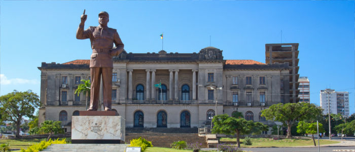 Statue vom ersten Präsident der Volksrepublik Mosambik Samora Moisés Machel