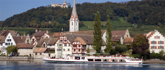 Stein am Rhein und Burg auf dem Hügel