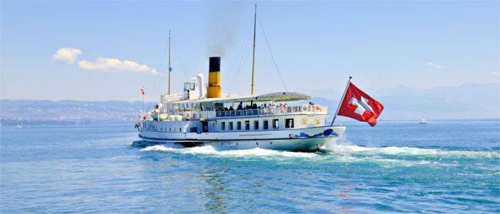 Cruiseschiff auf dem Genfersee