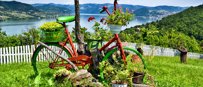 Fahrrad fahren an der Donau in Serbien