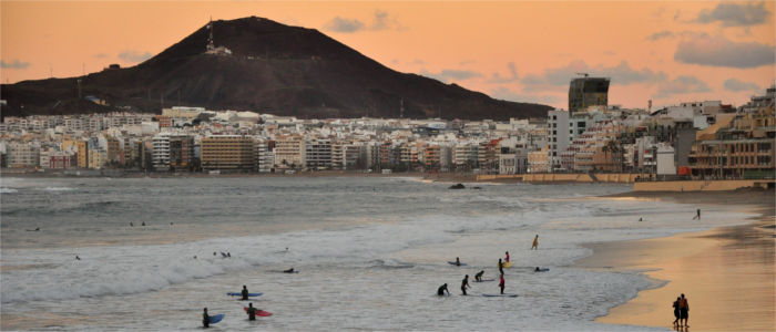 Surfer am Strand von Las Palmas