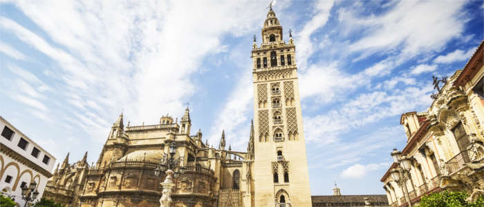 Maurischer Turm und Kathedrale von Sevilla