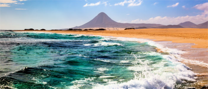 Strand und Berg auf Fuerteventura