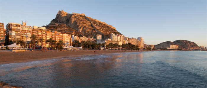 Strand und Burg von Alicante