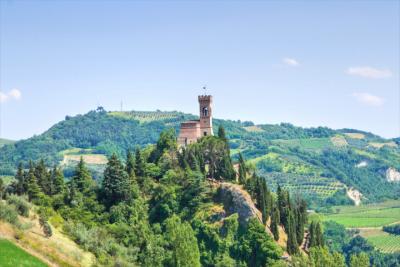 Landschaft von Emilia-Romagna mit regionaler Architektur