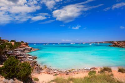 Strand, klares Wasser und Sonne auf Formentera