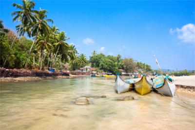 Strand mit Fischerbooten