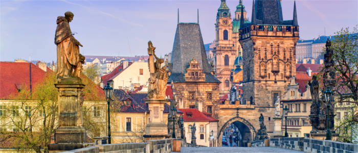 Berühmte Brücke in Tschechiens Hauptstadt